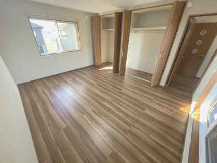 高島市安曇川町青柳中古戸建の洋室