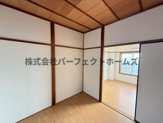 緑町マンションの洋室|落ち着いた色調の洋室です