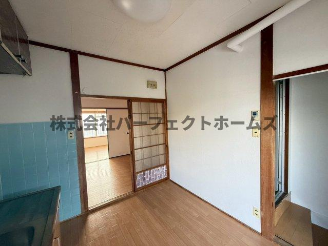 緑町マンションの居間・リビング|こちらの居間で趣味の時間をお楽しみください