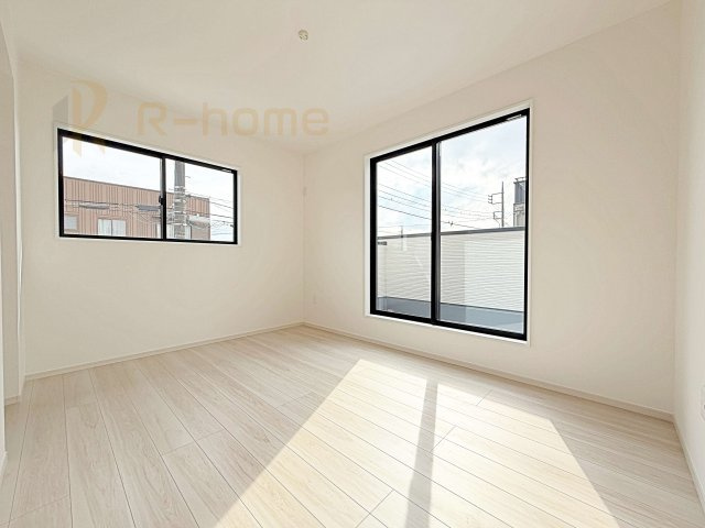 取手市井野9期　新築戸建て　1号棟の洋室|2面窓の風通しの良い洋室です♪差し込む暖かな陽当たりで、室内がくつろげる空間に早変わりです♪