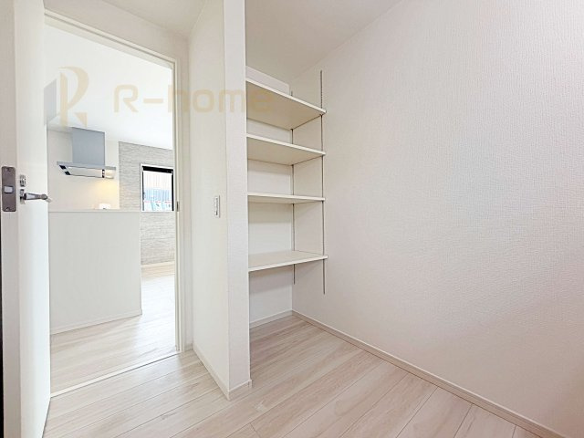 取手市井野9期　新築戸建て　1号棟の洗面所|衣類やタオルを収納できるリネンスペース付き！