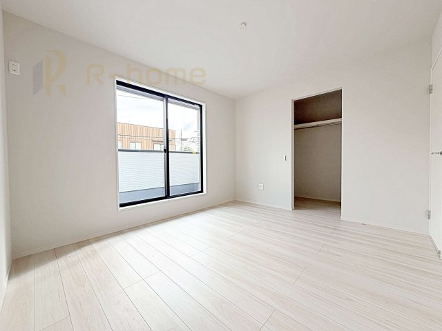 取手市井野9期　新築戸建て　1号棟の洋室|収納便利なウォークインクローゼット付きの洋室♪
明るく風通しの良いお部屋です♪
