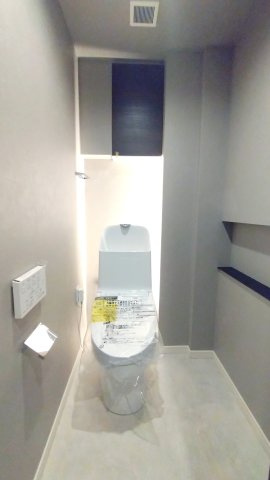 ラムーナ横浜戸塚スカイリッジF棟のトイレ|落ち着いた色調のトイレです