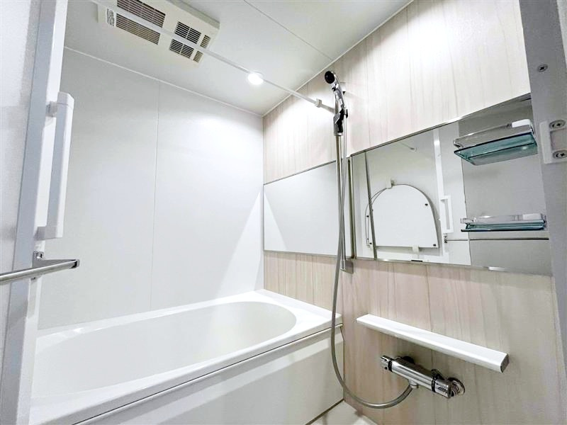 サニーウェル三渓園西館の浴室|コンパクトで使いやすいお風呂です