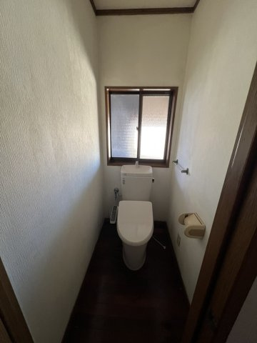竹原町戸建てのトイレ