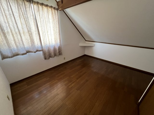 竹原町戸建ての洋室