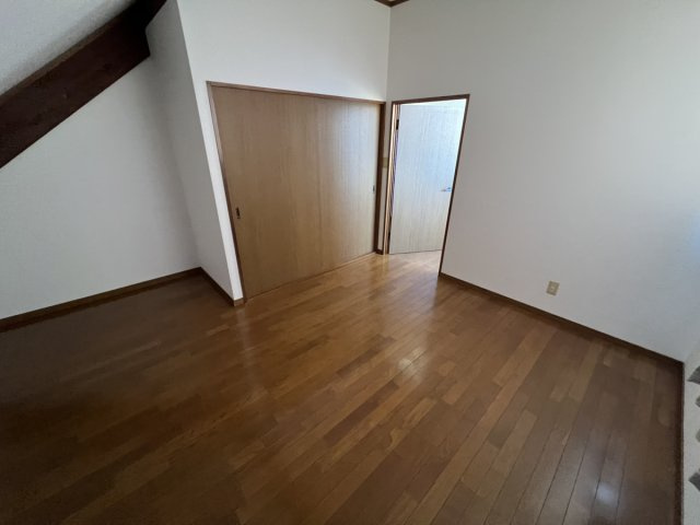 竹原町戸建ての洋室