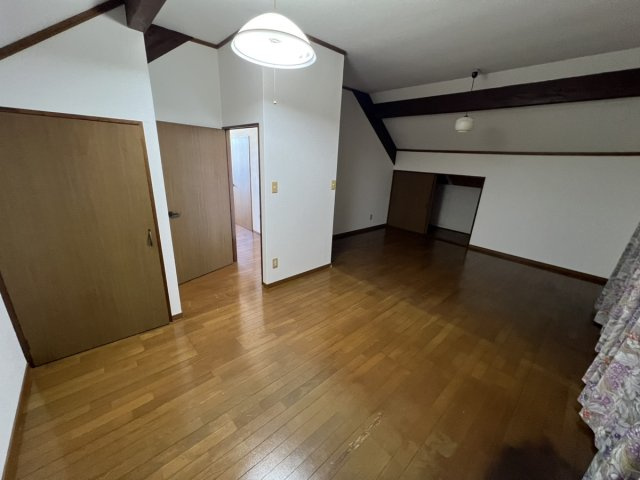 竹原町戸建ての洋室