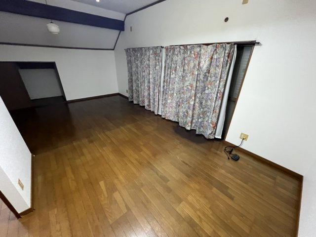 竹原町戸建ての洋室