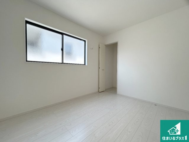 宝塚市中山桜台　第1期　新築一戸建ての洋室|シンプルな洋室は、自分好みのインテリアが楽しめます♪ご家族とインテリアや家具を選びに行くのは新築購入時の醍醐味の一つです。ぜひお楽しみください♪