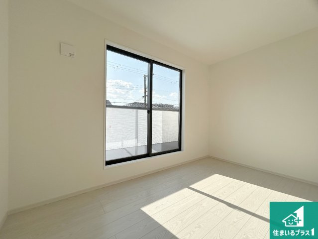 宝塚市中山桜台　第1期　新築一戸建ての洋室|シンプルな洋室は、自分好みのインテリアが楽しめます♪ご家族とインテリアや家具を選びに行くのは新築購入時の醍醐味の一つです。ぜひお楽しみください♪