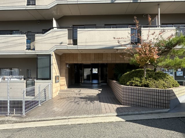 ライオンズマンション朝霧ヶ丘第2のエントランス