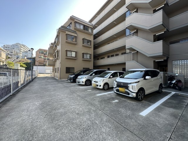 ライオンズマンション朝霧ヶ丘第2の駐車場