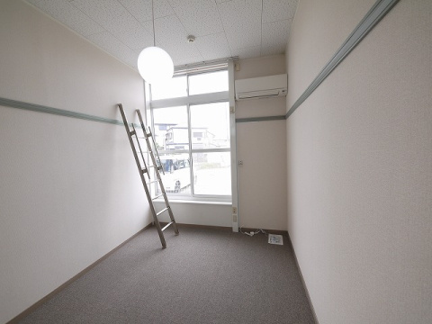 レオパレストミタⅡの寝室|使い勝手のいい寝室です