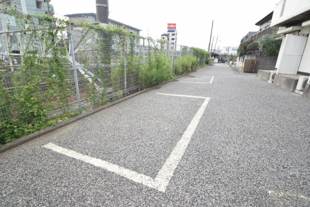 ロイヤルコート　壱番館の駐車場