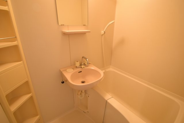 ロイヤルコート　壱番館の浴室|コンパクトで使いやすいお風呂です