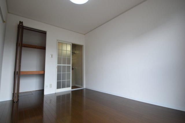 ロイヤルコート　壱番館の居間・リビング|ゆったり過ごせるリビングです