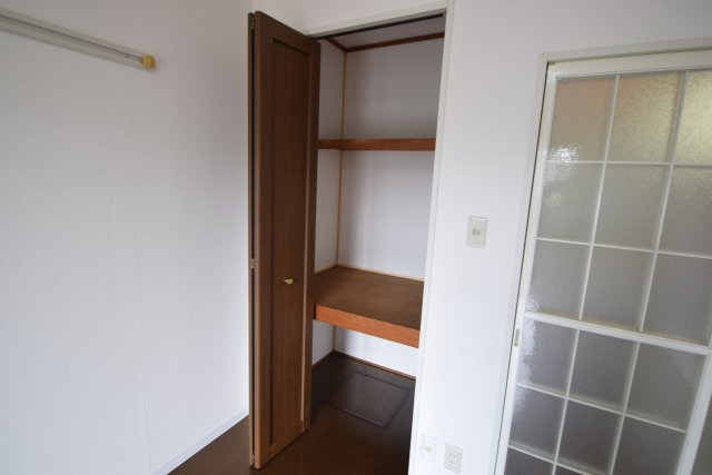 ロイヤルコート　壱番館の収納|小物を収納するのに便利です