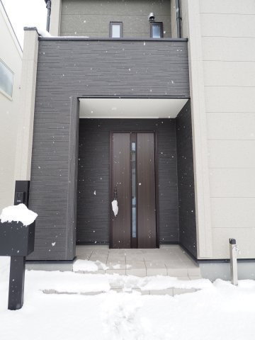 【玄関】 | Livele Garden.S　平野第８　1号棟 | ★内覧予約で新米4kg★