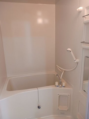 【浴室】 | コーポサンシャイン | ゆったり過ごせるお風呂です