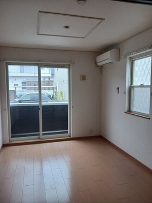 【居間・リビング】 | アヴニール　Ⅱ | 明るい色調の室内です