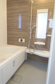 【浴室】 | 新築　新潟市西区五十嵐東第1  2号 | きれいなお風呂です。
浴室換気暖房乾燥機なので雨の日のお洗濯も安心。