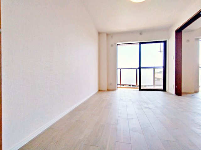 ガーデンハイツ藤が丘の洋室|明るい洋室です