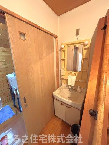 小松台北町　中古戸建の独立洗面台