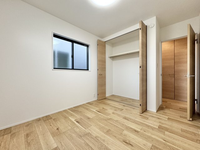 中央区入野町の洋室|２階洋室。子供部屋、書斎、寝室など用途は様々です。　