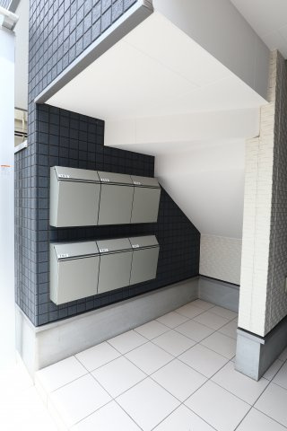 KARIN明石南のエントランス