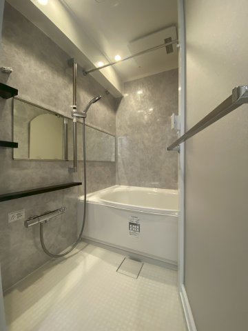 ワコーレロイヤルヒルズ横浜蒔田の浴室|落ち着いた空間のお風呂です