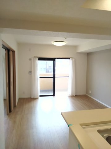 ダイアパレス聖蹟桜ヶ丘の居間・リビング|こちらのリビングで趣味の時間をお楽しみください