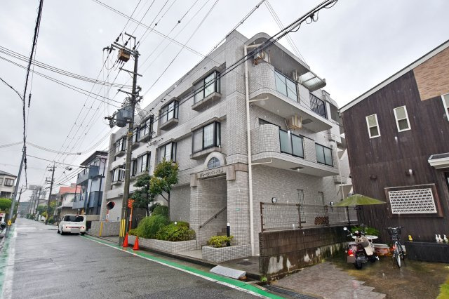 グレーシャス甲子園の外観|生活に便利な施設が揃った環境で新生活を始めませんか？皆様からのご連絡を心よりお待ちしております。