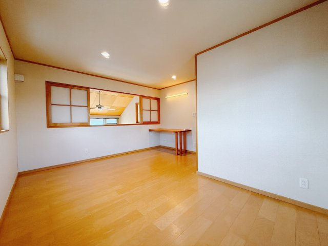 【中古戸建】前橋市荒牧町3丁目の洋室|■2階洋室｜ナチュラルカラーの床です。模様替えなどとても楽しく工夫できます♪陽当たり、風通しもとても良いので毎日快適な生活スタートです！子供部屋にも良いですね♪