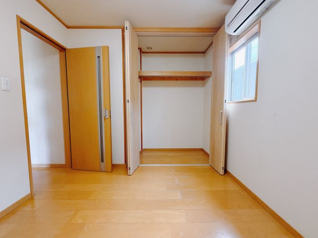 【中古戸建】前橋市荒牧町3丁目の洋室|■2階洋室｜2階各居室には収納をご用意しています♪常にお部屋を綺麗に保てます！小さなお子様も自然とお片付けができるようになるのでうれしいですよね！