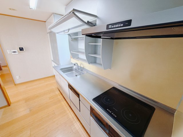 【中古戸建】前橋市荒牧町3丁目のキッチン|■キッチン｜全スライド式収納キッチン♪お皿や鍋の出し入れもラクラクです（＾＾）！