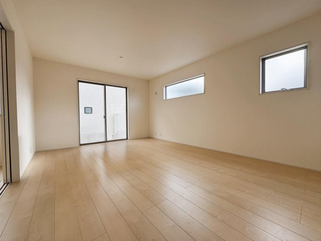 新築戸建・新築建売　福島市笹谷字塗谷地【長期優良住宅】笹谷小・信陵中の居間・リビング|ホワイトを基調とした明るく開放的なLDKです！