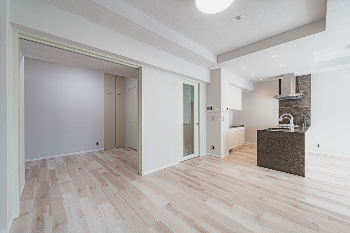 プレミスト九段の居間・リビング|こちらのリビングで趣味の時間をお楽しみください