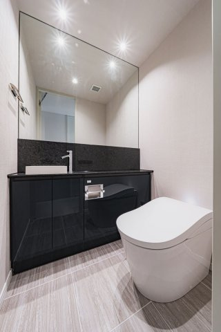 プレミスト九段のトイレ|清潔感のあるトイレです