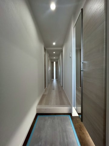 シャルマンコーポ志村三丁目の玄関|収納もある玄関です