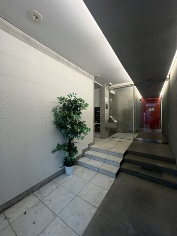 ザ・ランド代官山青葉台のエントランス|建物の内部です