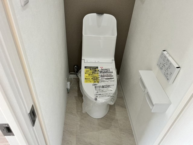 メゾン舞子ショアーのトイレ|落ち着いた色調のトイレです