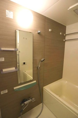 コンフォリア江坂の浴室