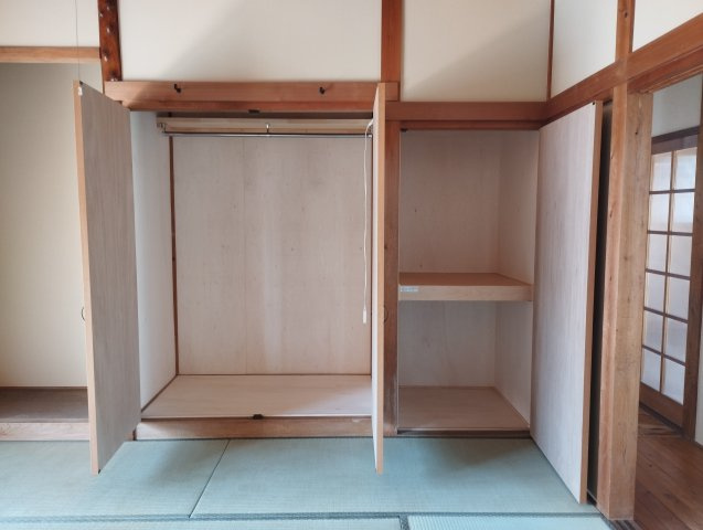 美合町本郷戸建の玄関