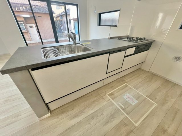 流山市江戸川台西9期　新築戸建　1号棟のキッチン|新婚さんにおすすめ！おしゃれなカウンターキッチンのあるLDKです(#^^#)							
