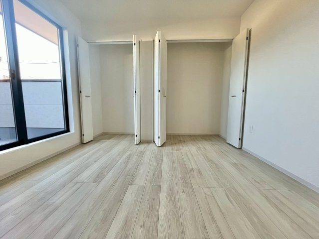 流山市江戸川台西9期　新築戸建　1号棟の洋室|お洋服の多い女性に人気！収納力の高いクローゼット付☆彡							
