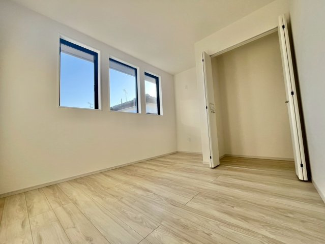 流山市江戸川台西9期　新築戸建　1号棟の子供部屋|クローゼットタイプの収納は荷物がどこにあるかすぐに見つかります！							
