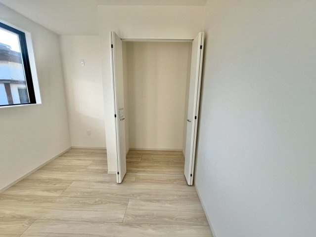 流山市江戸川台西9期　新築戸建　1号棟の収納|全室にクローゼットが付いていて、お部屋の住空間もスッキリ広々つかえそうです(^^)/							
