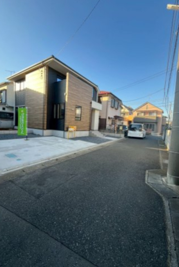 流山市江戸川台西9期　新築戸建　1号棟の前面道路含む現地写真|交通量の少ない前面道路は、小さなお子様のいるご家庭でも安心です！