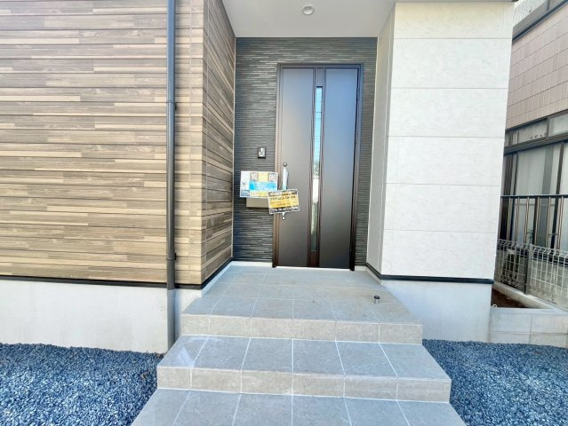 流山市江戸川台西9期　新築戸建　1号棟の玄関|是非一度、ご家族そろってご内覧ください♪						
